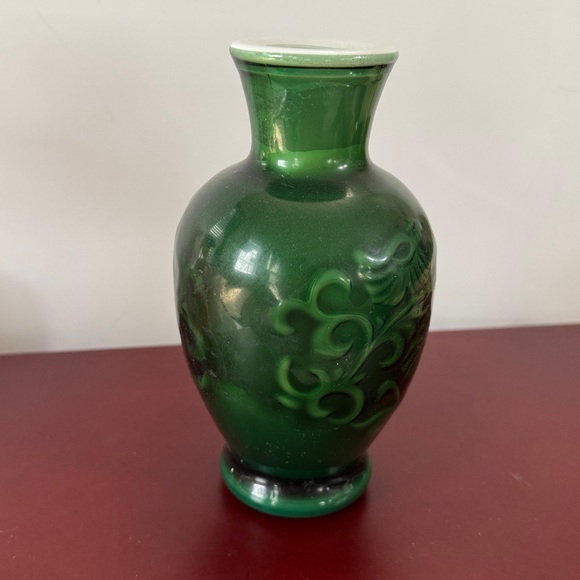 Vintage 1981 Avon Jade Green Glass Vase: Embossed Floral Scented Decor - Picture 3 of 5